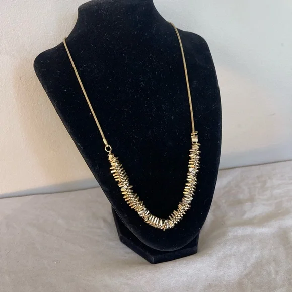 Vintage J Crew Gold Tone Chunky Necklace Women’s Jewelry Fashion Stylish - Picture 2 of 9